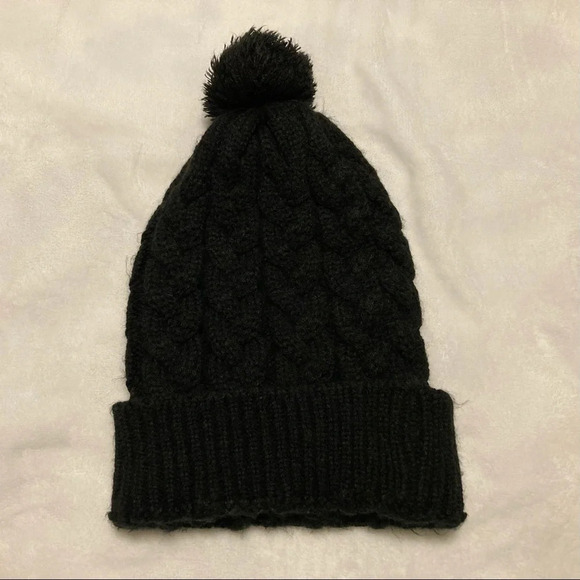 🌸 Friends Black Winter Knit Hat with PomPom - Picture 4 of 6